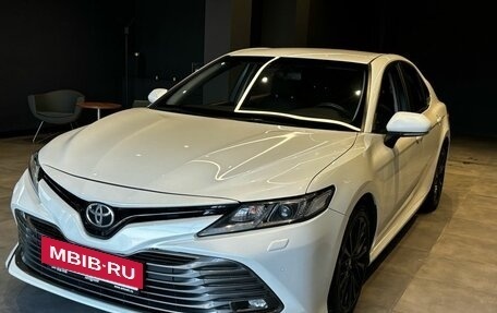 Toyota Camry, 2018 год, 2 530 000 рублей, 10 фотография