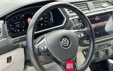 Volkswagen Tiguan II, 2019 год, 3 300 000 рублей, 14 фотография