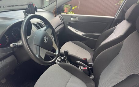 Hyundai Solaris II рестайлинг, 2014 год, 1 000 000 рублей, 12 фотография