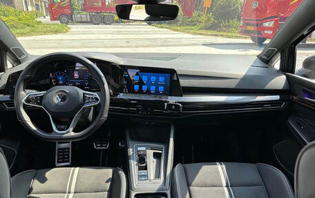 Volkswagen Golf VIII, 2023 год, 2 100 000 рублей, 9 фотография