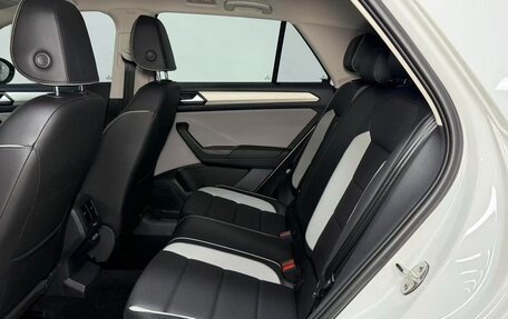 Volkswagen T-Roc I, 2023 год, 1 490 000 рублей, 10 фотография