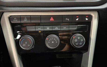 Volkswagen T-Roc I, 2023 год, 1 490 000 рублей, 11 фотография