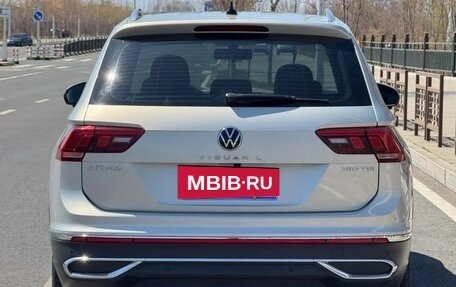 Volkswagen Tiguan II, 2022 год, 1 920 000 рублей, 3 фотография