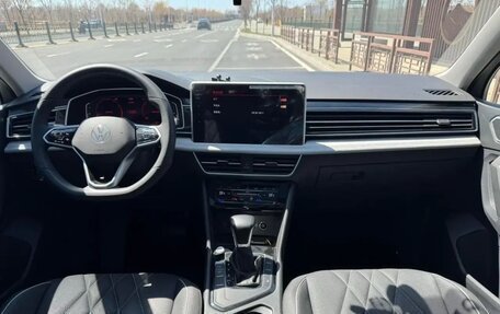 Volkswagen Tiguan II, 2022 год, 1 920 000 рублей, 5 фотография