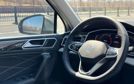 Volkswagen Tiguan II, 2022 год, 1 920 000 рублей, 8 фотография