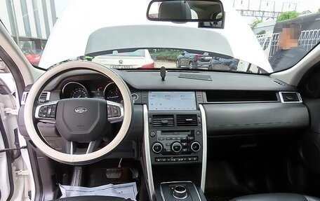 Land Rover Discovery Sport I рестайлинг, 2017 год, 1 850 000 рублей, 7 фотография