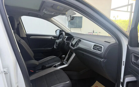 Volkswagen T-Roc I, 2023 год, 1 700 007 рублей, 12 фотография