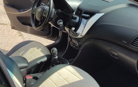 Hyundai Solaris II рестайлинг, 2016 год, 950 000 рублей, 16 фотография