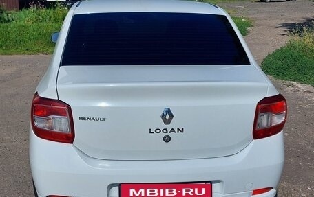 Renault Logan II, 2018 год, 900 000 рублей, 5 фотография