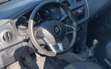 Renault Logan II, 2018 год, 900 000 рублей, 8 фотография