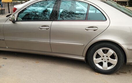Mercedes-Benz E-Класс, 2002 год, 1 050 000 рублей, 3 фотография