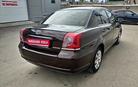 Toyota Avensis III рестайлинг, 2006 год, 900 000 рублей, 4 фотография