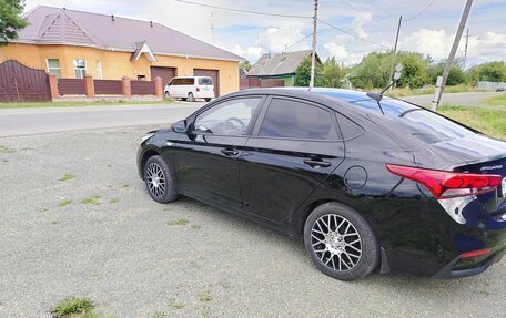 Hyundai Solaris II рестайлинг, 2018 год, 1 300 000 рублей, 3 фотография