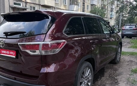 Toyota Highlander III, 2014 год, 2 550 000 рублей, 1 фотография