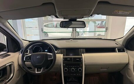 Land Rover Discovery Sport I рестайлинг, 2017 год, 2 400 000 рублей, 10 фотография