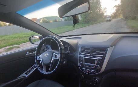 Hyundai Solaris II рестайлинг, 2015 год, 1 070 000 рублей, 5 фотография