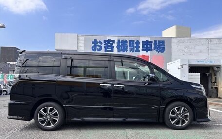 Toyota Voxy III, 2021 год, 2 300 000 рублей, 4 фотография