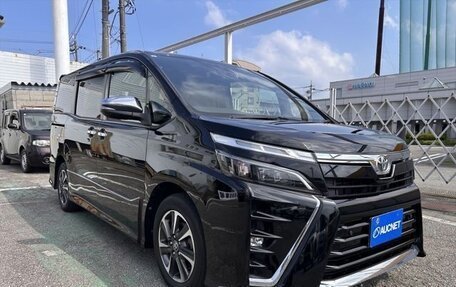 Toyota Voxy III, 2021 год, 2 300 000 рублей, 3 фотография