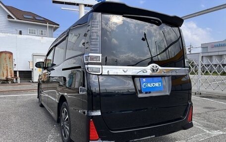 Toyota Voxy III, 2021 год, 2 300 000 рублей, 8 фотография