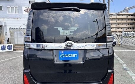 Toyota Voxy III, 2021 год, 2 300 000 рублей, 7 фотография