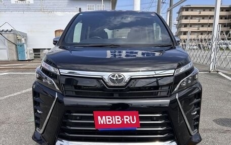 Toyota Voxy III, 2021 год, 2 300 000 рублей, 2 фотография