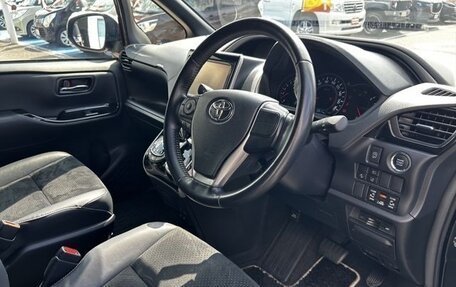 Toyota Voxy III, 2021 год, 2 300 000 рублей, 12 фотография