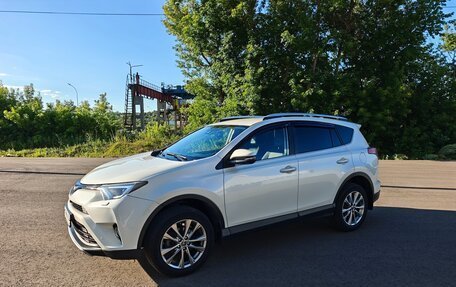 Toyota RAV4, 2017 год, 2 350 000 рублей, 4 фотография