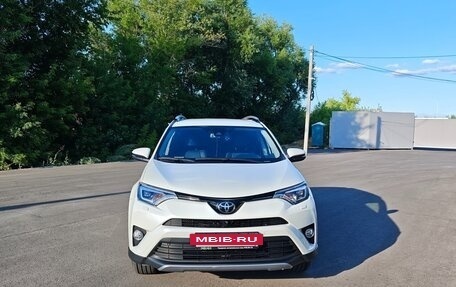 Toyota RAV4, 2017 год, 2 350 000 рублей, 2 фотография