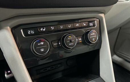 Volkswagen Tiguan II, 2018 год, 3 359 200 рублей, 13 фотография