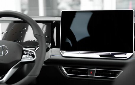 Volkswagen Tiguan, 2026 год, 4 999 000 рублей, 29 фотография