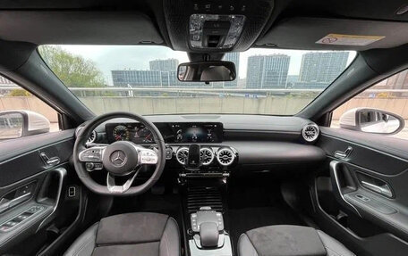 Mercedes-Benz A-Класс, 2022 год, 1 999 000 рублей, 10 фотография