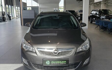 Opel Astra J, 2011 год, 630 000 рублей, 2 фотография