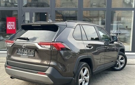 Toyota RAV4, 2021 год, 2 790 000 рублей, 2 фотография