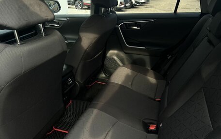 Toyota RAV4, 2021 год, 2 790 000 рублей, 16 фотография