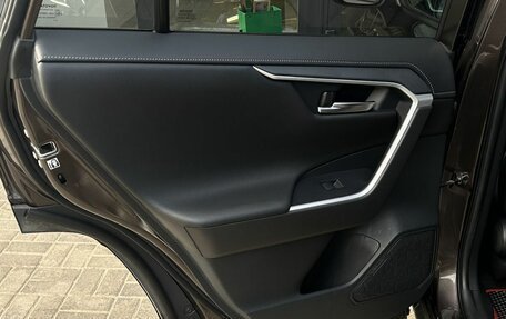 Toyota RAV4, 2021 год, 2 790 000 рублей, 15 фотография