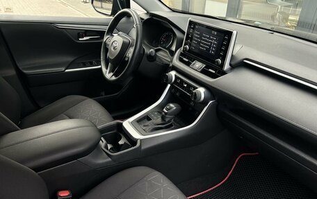 Toyota RAV4, 2021 год, 2 790 000 рублей, 25 фотография