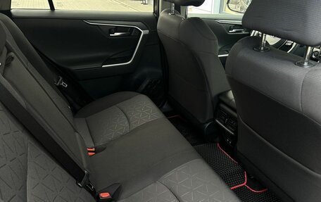 Toyota RAV4, 2021 год, 2 790 000 рублей, 23 фотография