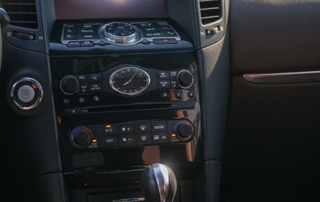 Infiniti QX70, 2016 год, 2 390 000 рублей, 6 фотография