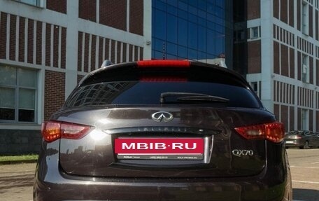 Infiniti QX70, 2016 год, 2 390 000 рублей, 10 фотография
