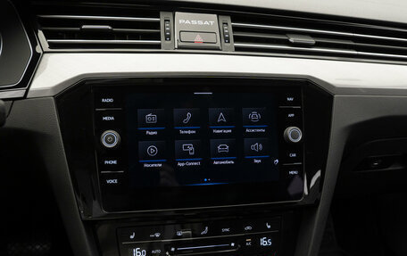 Volkswagen Passat B8 рестайлинг, 2021 год, 2 450 000 рублей, 17 фотография