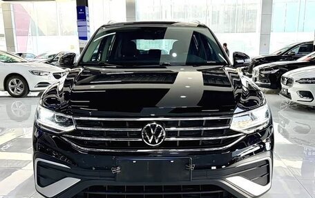 Volkswagen Tiguan II, 2023 год, 2 565 000 рублей, 2 фотография