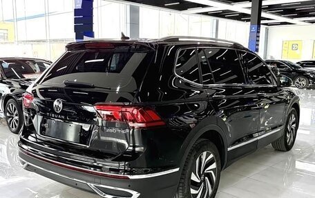 Volkswagen Tiguan II, 2023 год, 2 565 000 рублей, 6 фотография