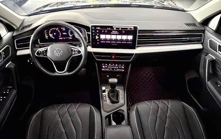 Volkswagen Tiguan II, 2023 год, 2 565 000 рублей, 9 фотография