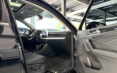 Volkswagen Tiguan II, 2023 год, 2 565 000 рублей, 12 фотография