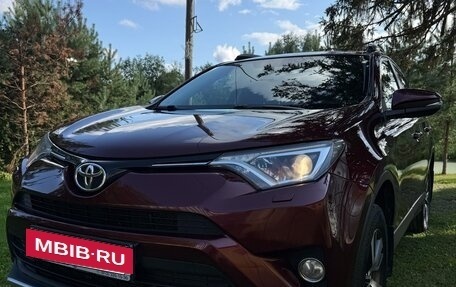 Toyota RAV4, 2016 год, 2 195 000 рублей, 2 фотография