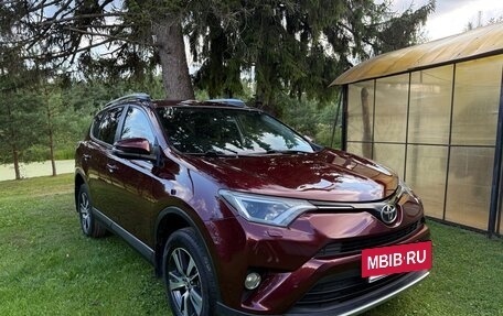 Toyota RAV4, 2016 год, 2 195 000 рублей, 3 фотография