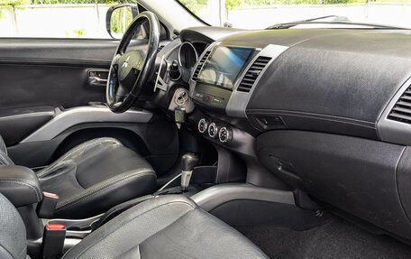 Mitsubishi Outlander III рестайлинг 3, 2010 год, 1 099 900 рублей, 10 фотография