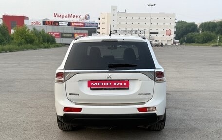 Mitsubishi Outlander III рестайлинг 3, 2012 год, 1 749 000 рублей, 6 фотография