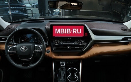Toyota Highlander, 2023 год, 4 850 000 рублей, 10 фотография