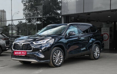 Toyota Highlander, 2023 год, 4 850 000 рублей, 2 фотография